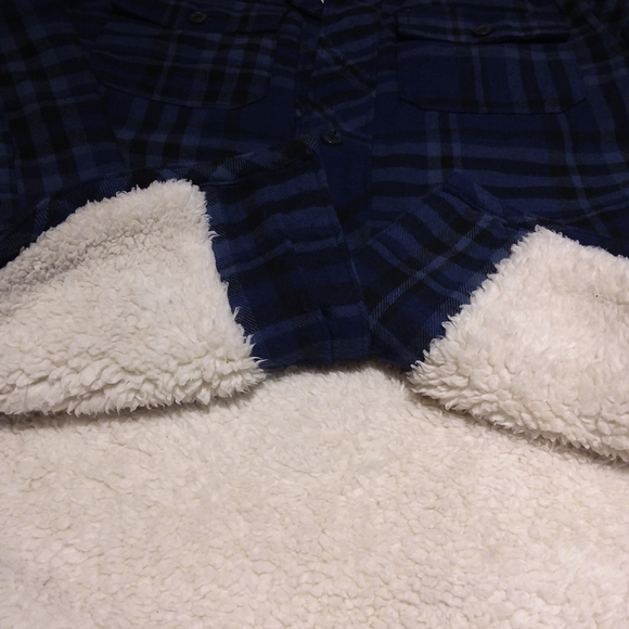 ⬇️ON faux sherpa lined flannel jacket - Picture 4 of 8